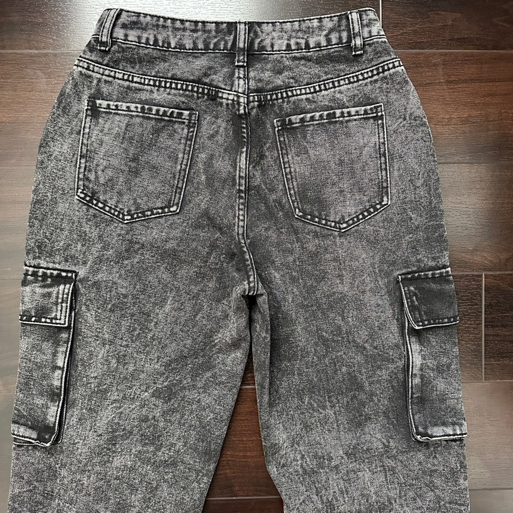 SHEIN Black Acid Wash Cargo Jeans - Picture 4 of 9